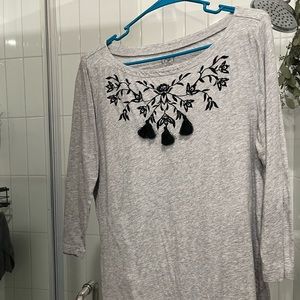 The Loft quarter sleeve women’s L tee grey with black detailing